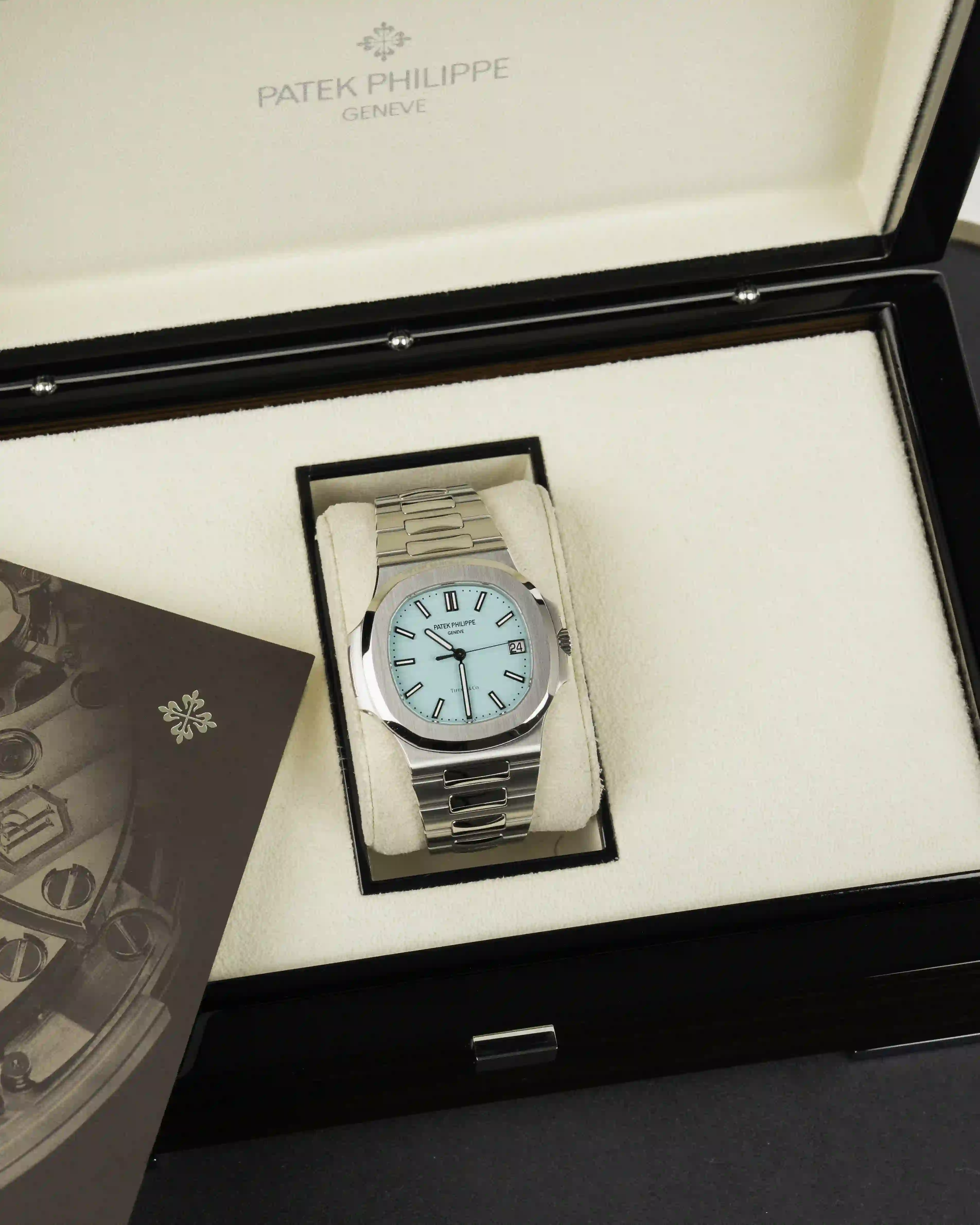 PATEK PHILIPPE Patek Philippe 5711/1A-018 - Image 1