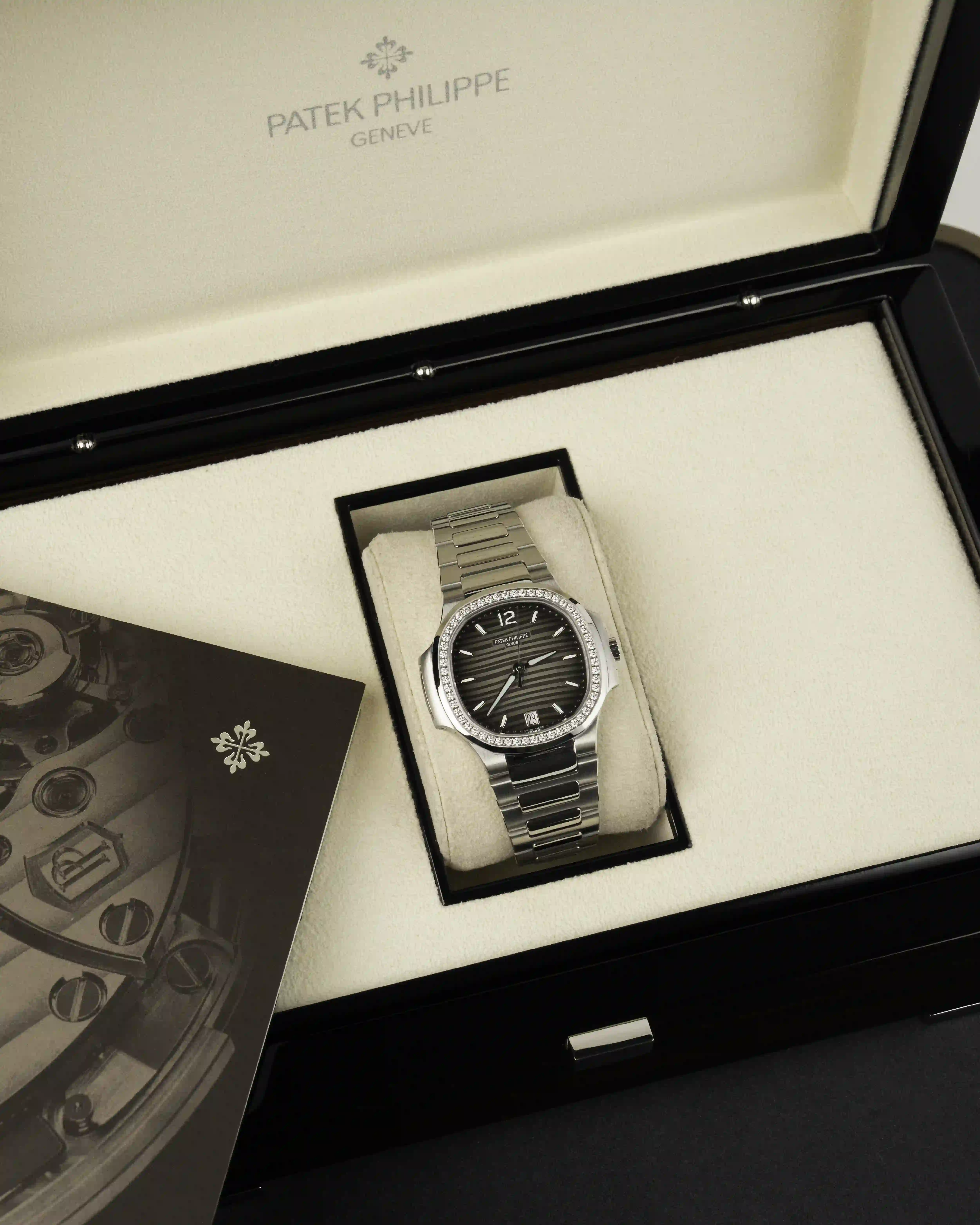 PATEK PHILIPPE Patek Philippe 7118/1200A-011 - Image 1