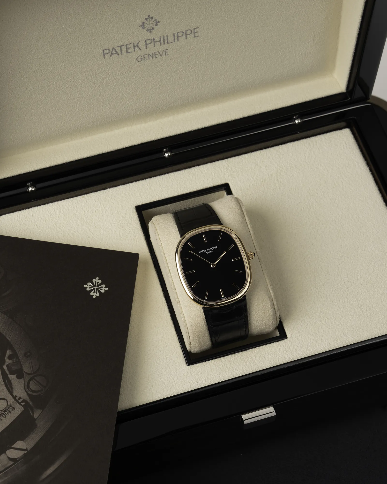 PATEK PHILIPPE Patek Philippe 5738R-001 - Image 1