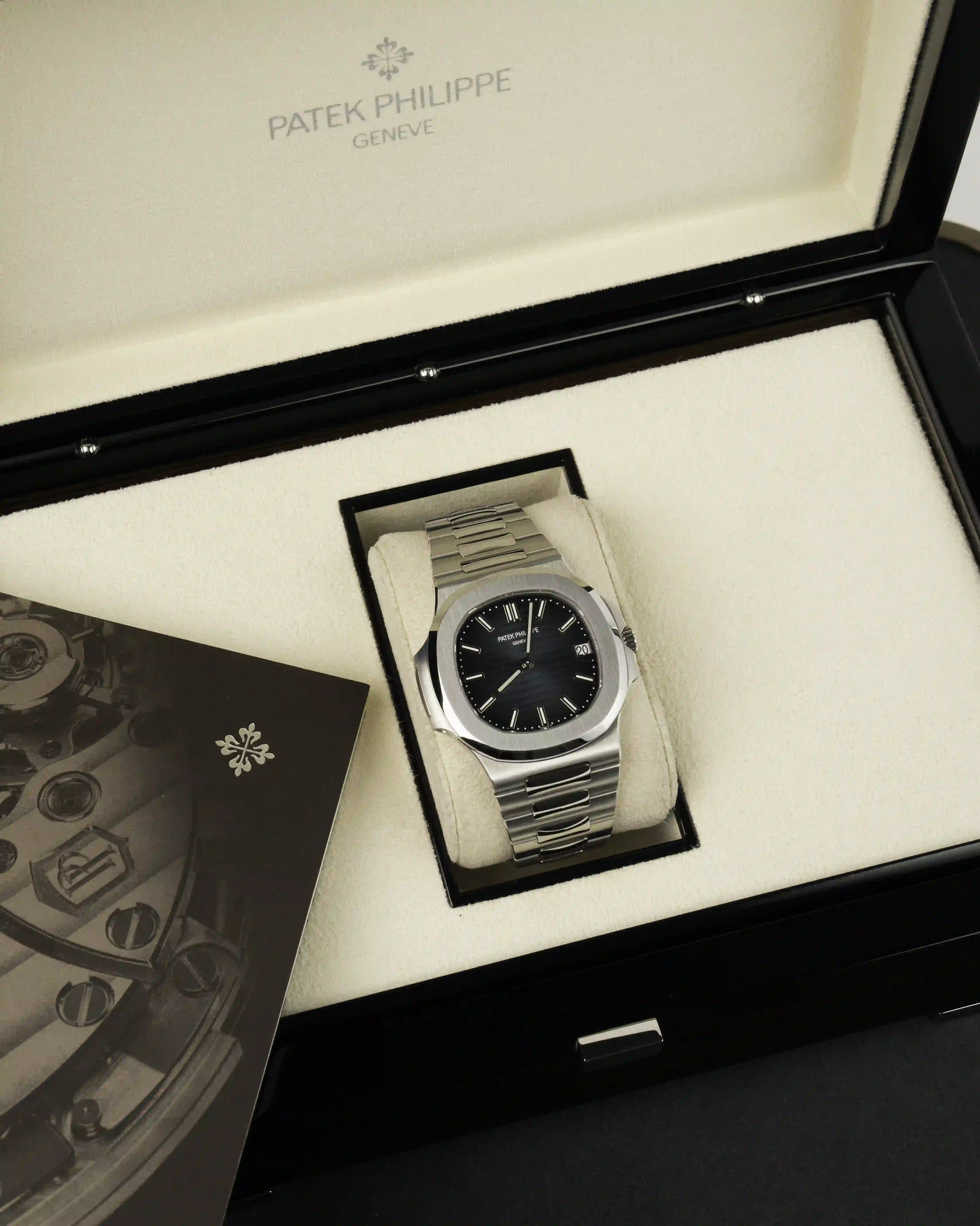 PATEK PHILIPPE Patek Philippe 5811/1G-001 - Image 1