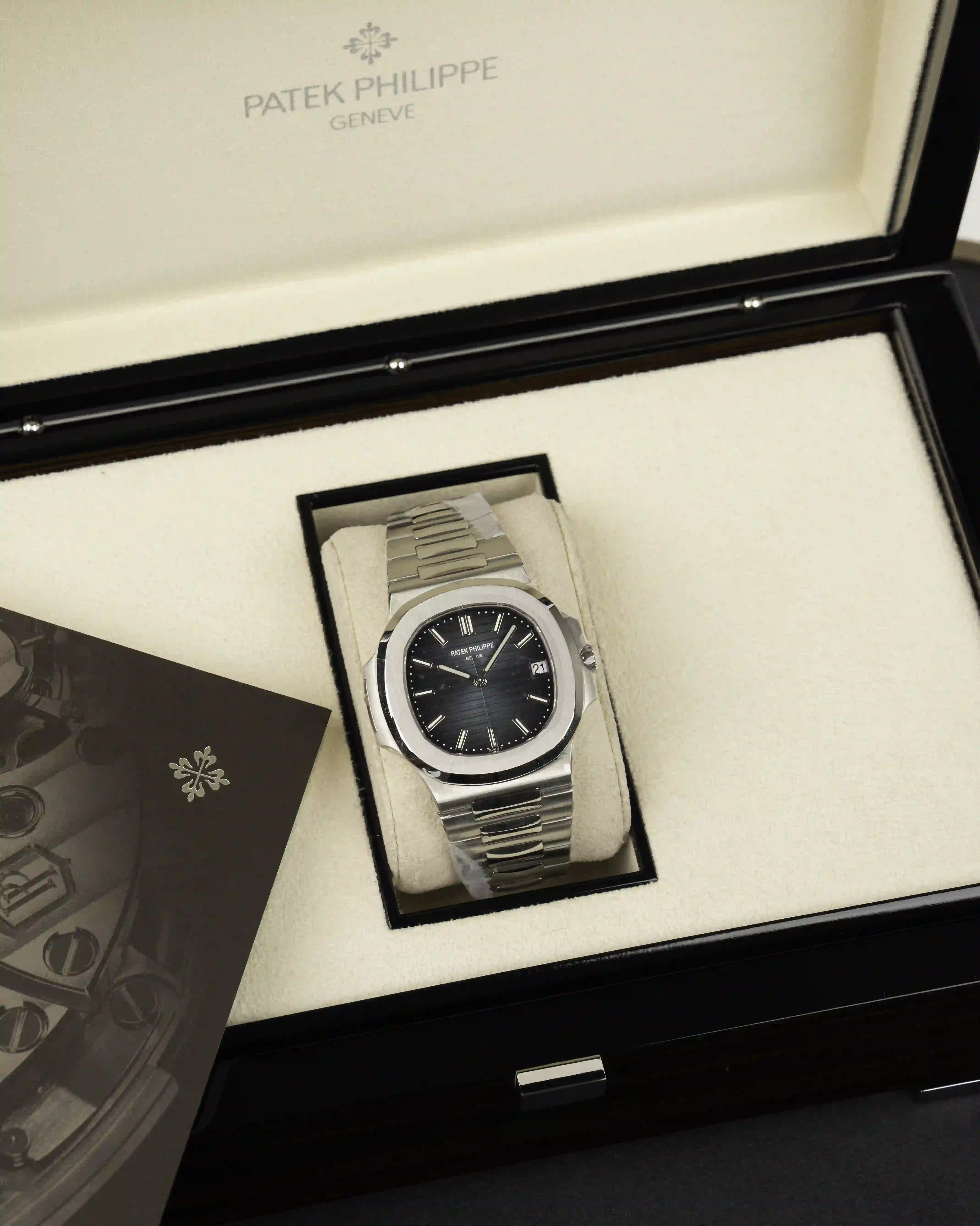 PATEK PHILIPPE Patek Philippe 5711/1A-010 - Image 1