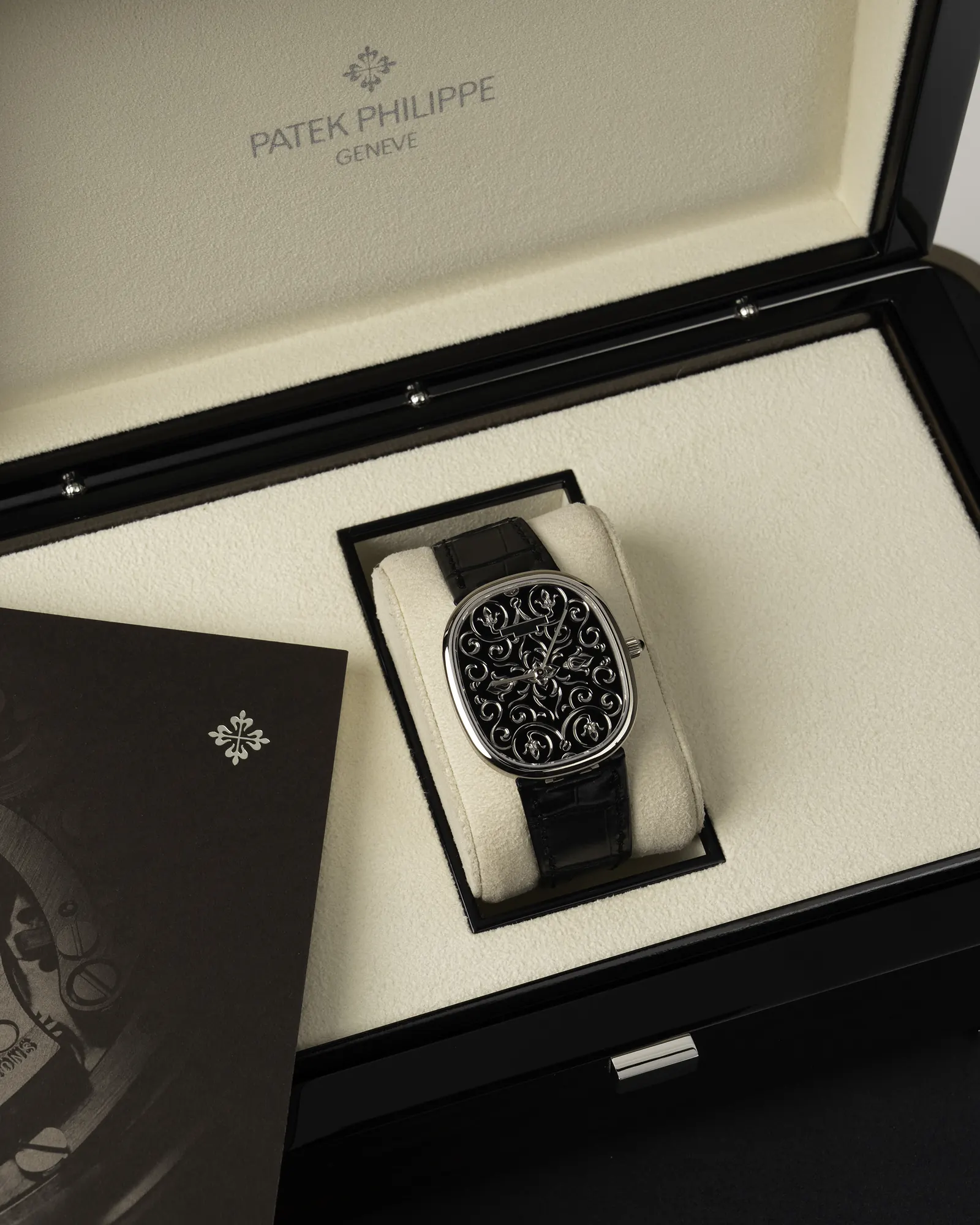 PATEK PHILIPPE Patek Philippe 5738/51G-001 - Image 1