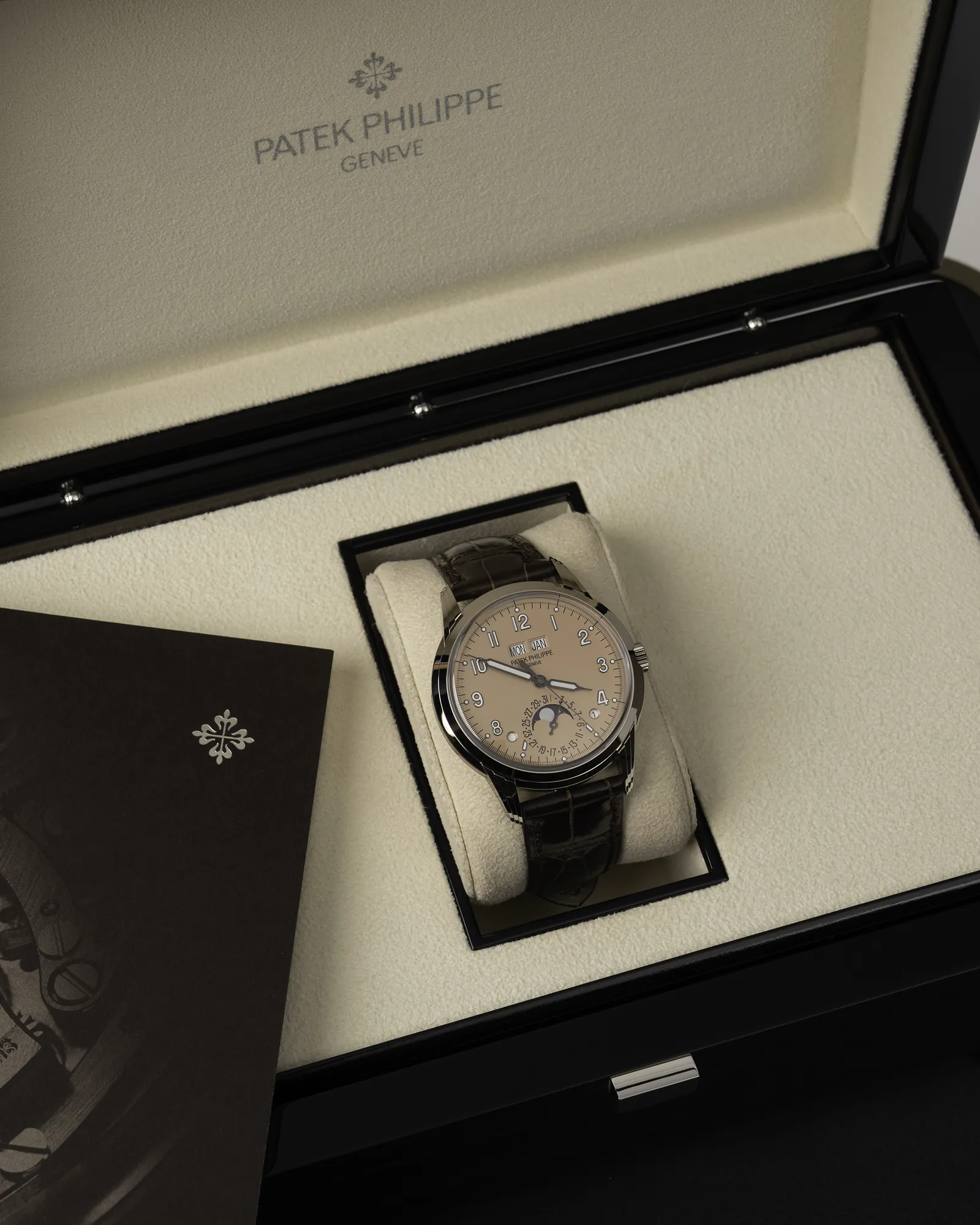 PATEK PHILIPPE Patek Philippe 5320G-011 - Image 1