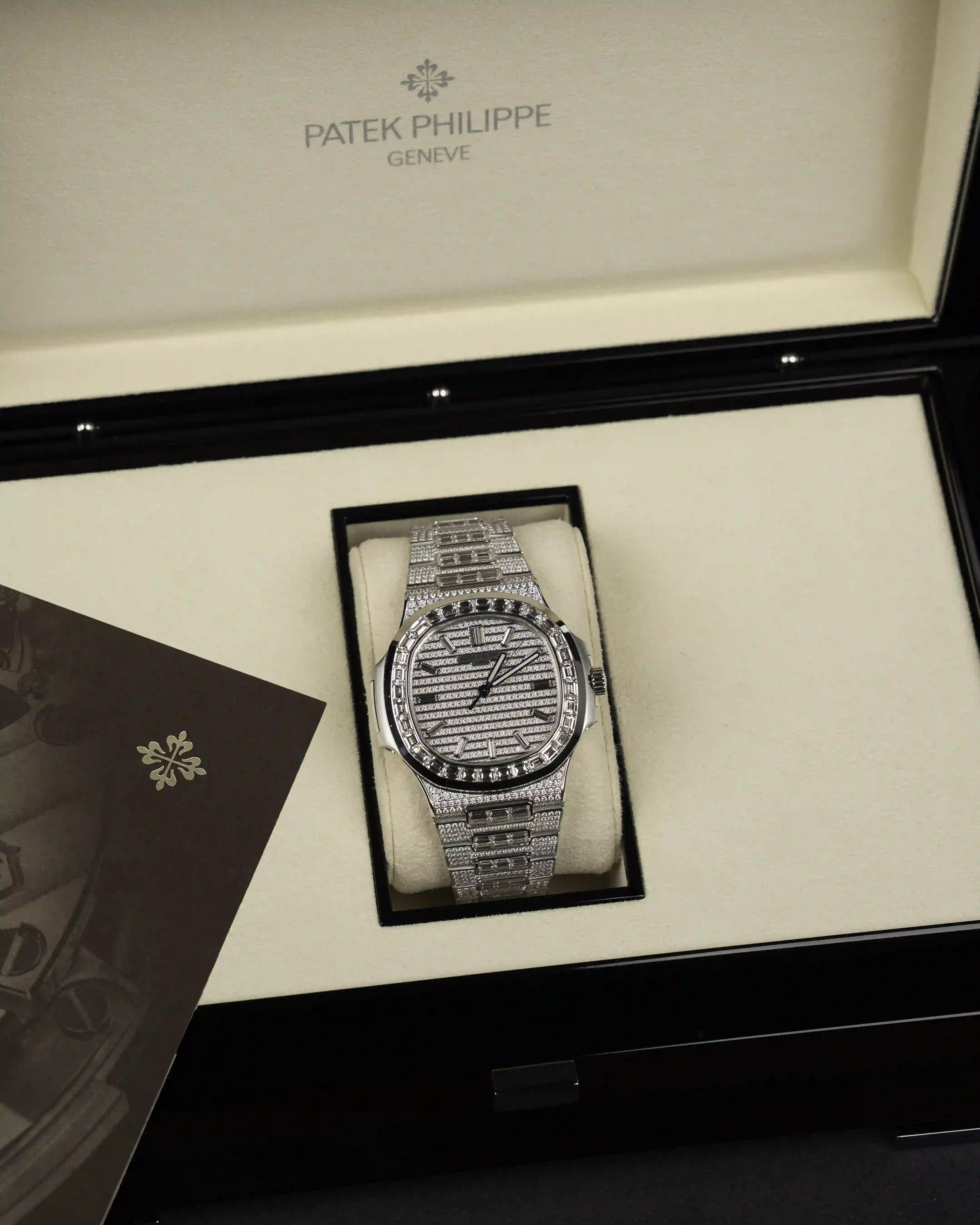 PATEK PHILIPPE Patek Philippe 5811/1460G-001 - Image 1