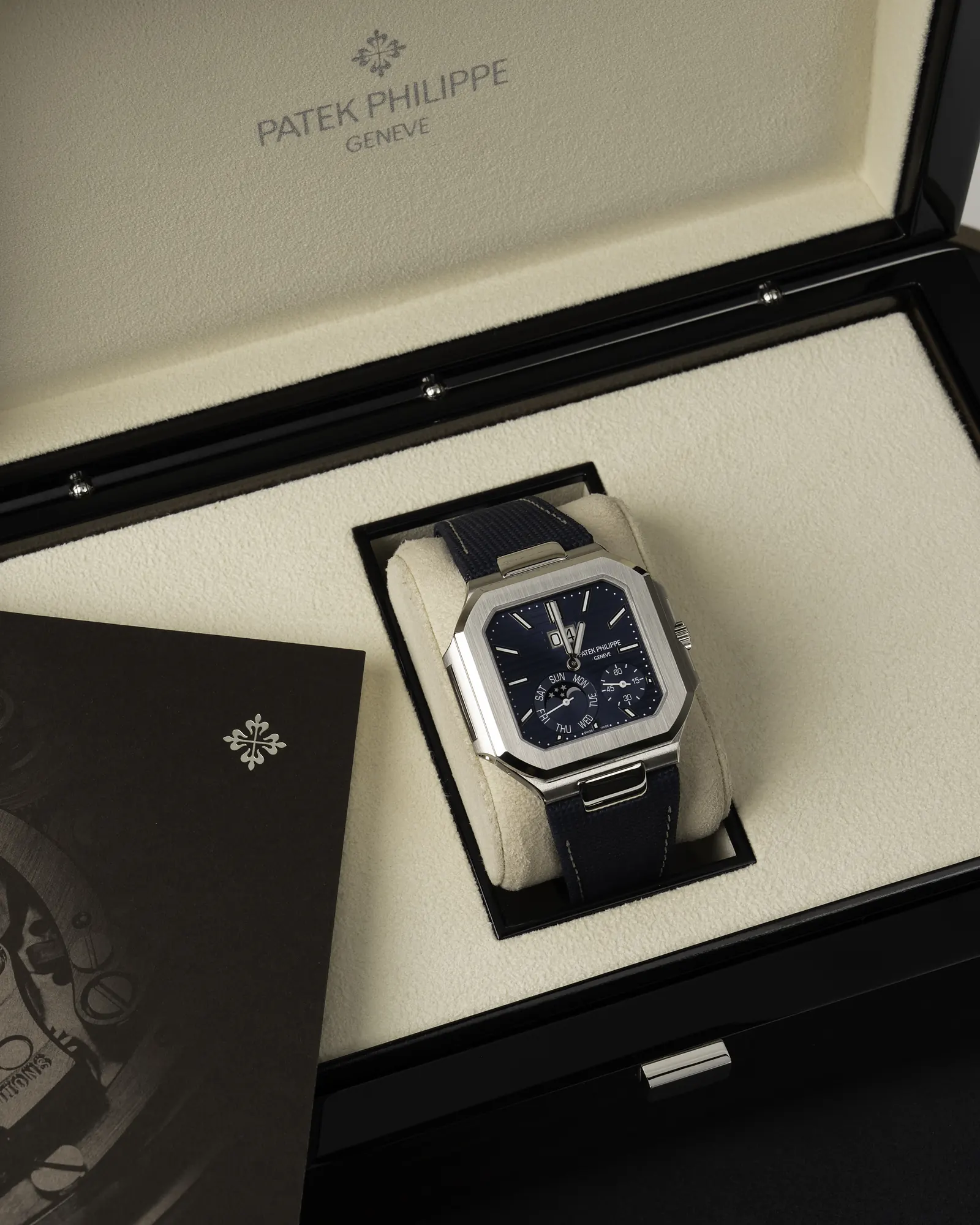PATEK PHILIPPE Patek Philippe 5822P-001 - Image 1