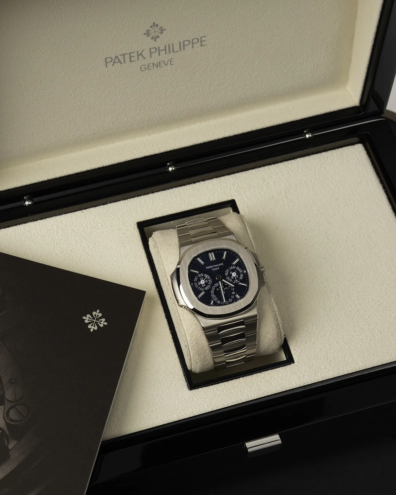 PATEK PHILIPPE Patek Philippe 5740/1G-001 - Image 1