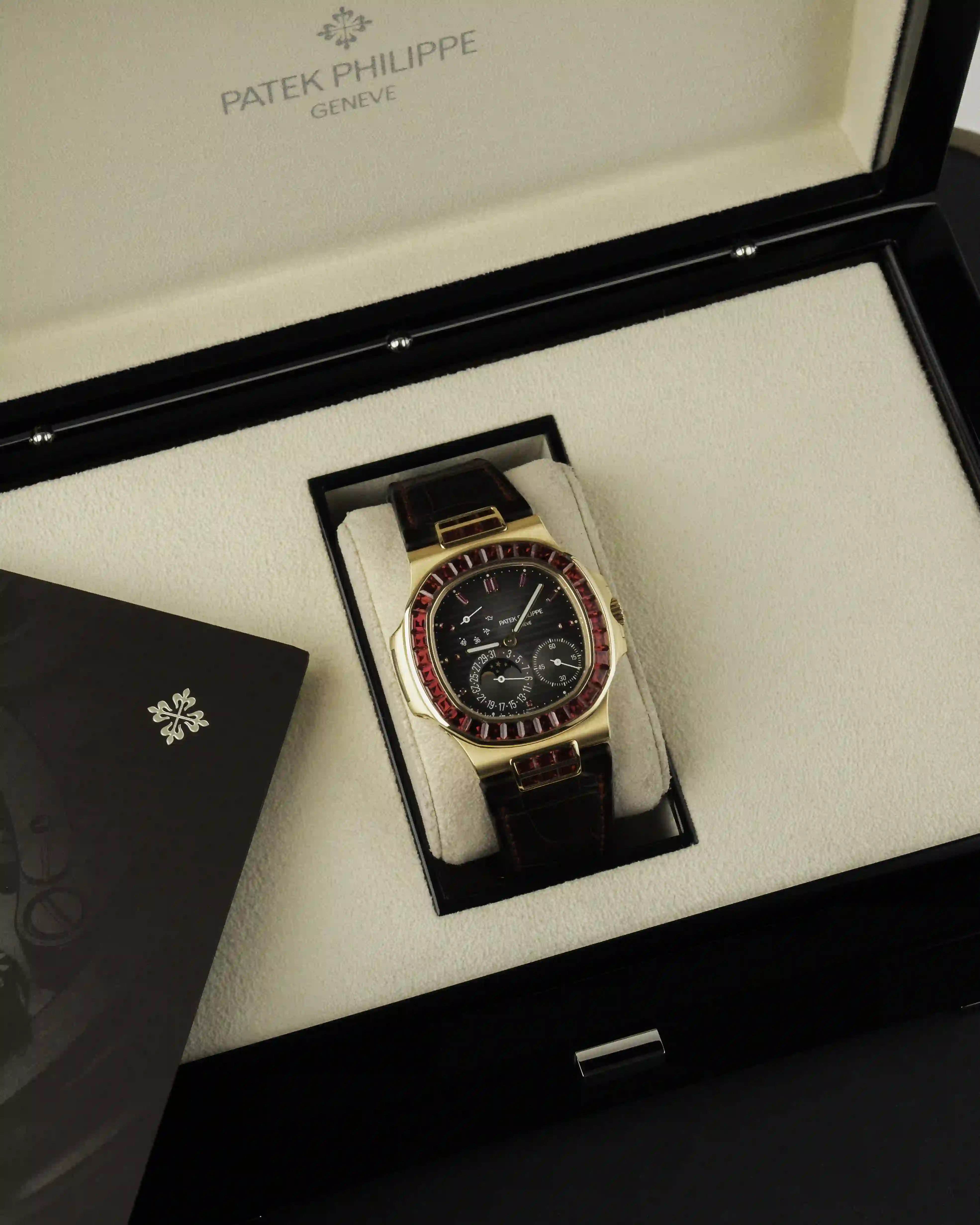 PATEK PHILIPPE Patek Philippe 5724/12R-010 - Image 1